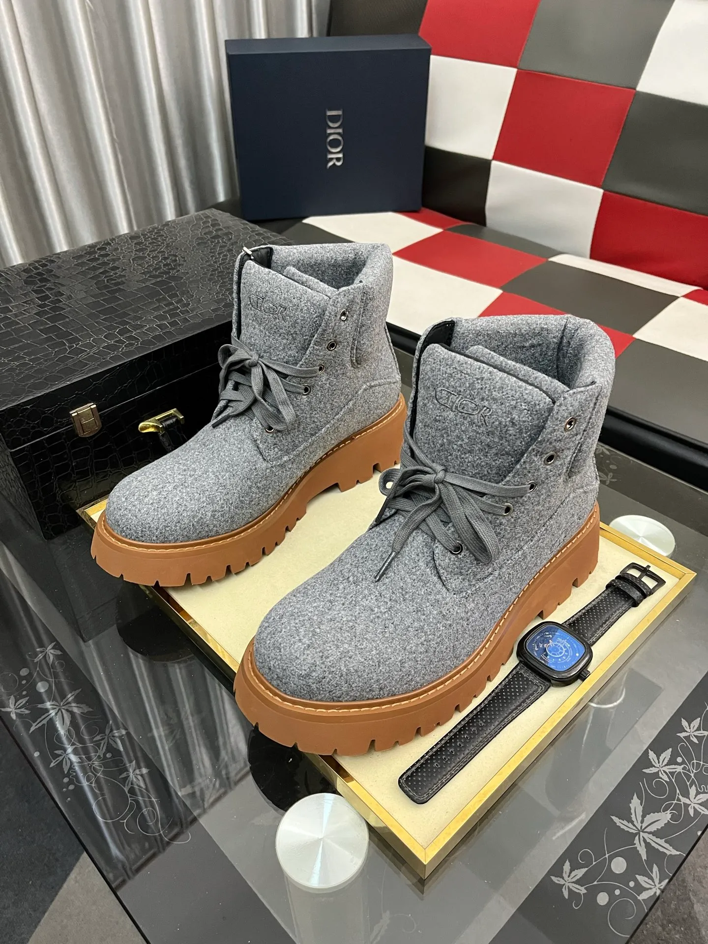 Men's shoes 💰: 540⌚️⌚️Dior top crafts Dior high-top boots counter synchronizes with the original factory configuration, original cowhide patchwork fabric imported from Italy, breathable and comfortable imported water-dyed cow lining, sole: original factory special original sole super comfortable, original factory with single goods high quality, you can enter and exit the counter at will, welcome to compare and synchronize with the counter, code number: 38-44